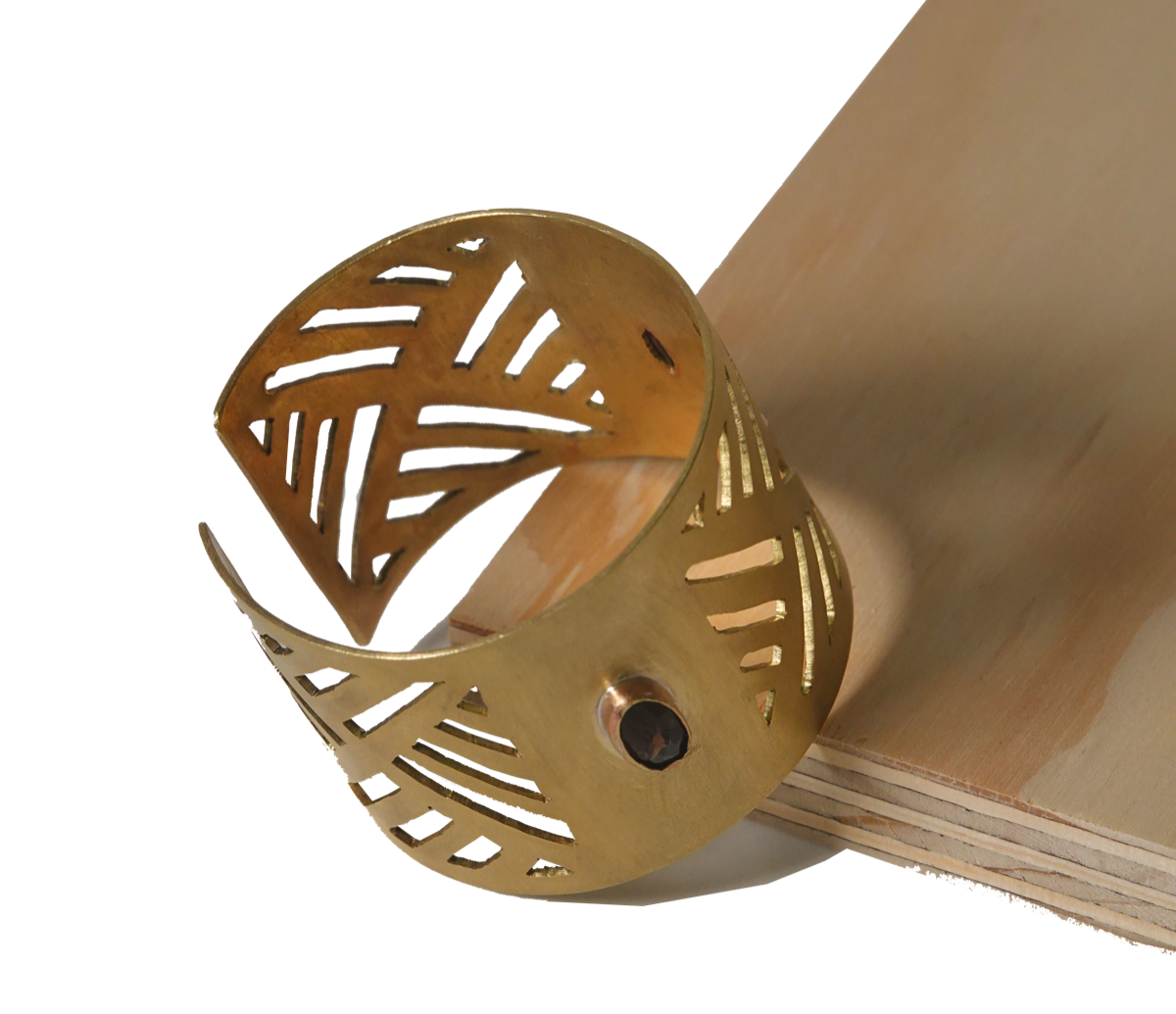 Metal bracelet inspired by Suzhou garden windows